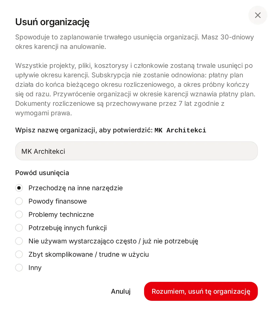 Okno Usuń organizację z opisem skutków, polem do wpisania nazwy organizacji, listą Powód usunięcia i przyciskiem Rozumiem, usuń tę organizację
