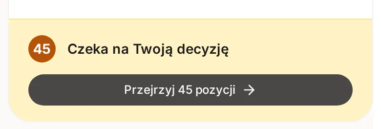 Pasek Czeka na Twoją decyzję na telefonie z liczbą 45 i przyciskiem Przejrzyj 45 pozycji