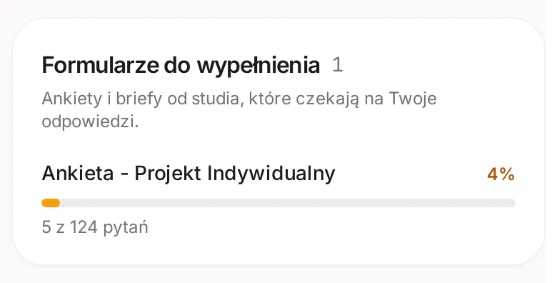 Część Formularze do wypełnienia na telefonie z formularzem Ankieta - Projekt Indywidualny, paskiem postępu 4% i opisem 5 z 124 pytań