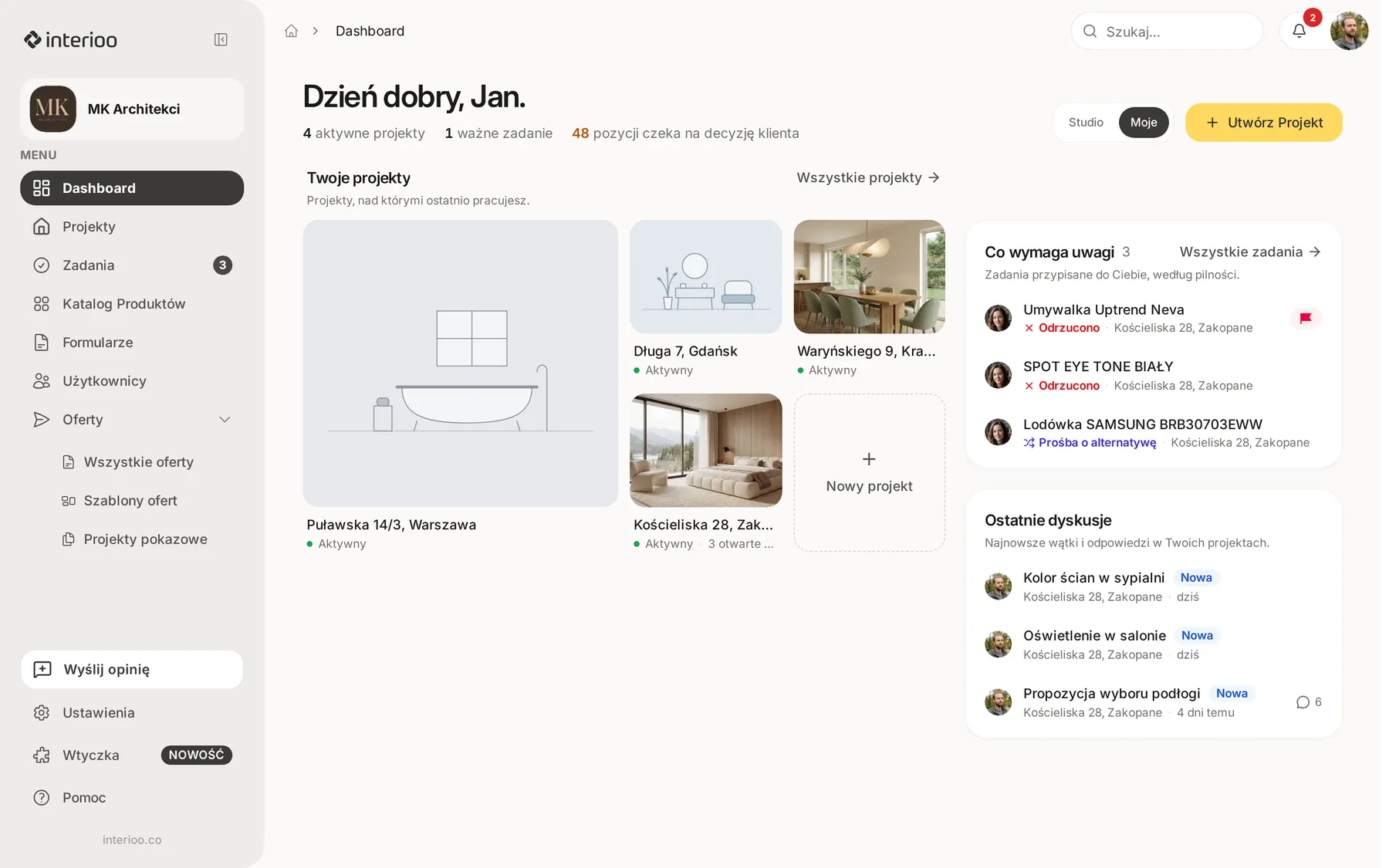 Dashboard Interioo z menu po lewej, wyszukiwarką i powiadomieniami na górnym pasku, ostatnimi projektami i listą zadań wymagających uwagi