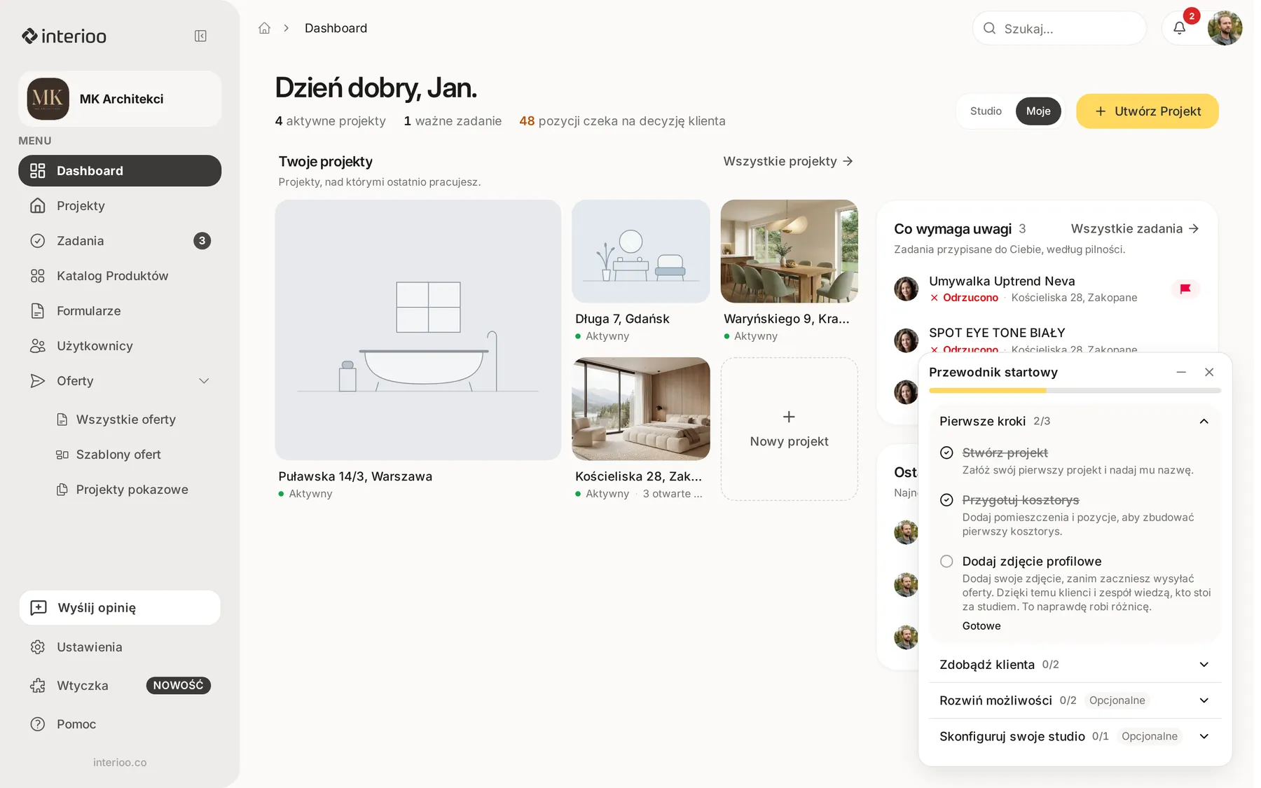 Dashboard z panelem Przewodnik startowy w prawym dolnym rogu