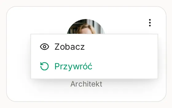 Menu przy usuniętym członku studia z opcjami Zobacz i Przywróć
